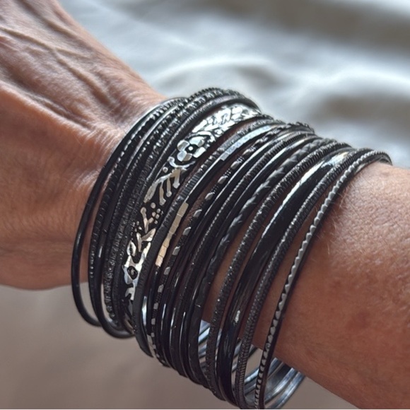 Trendy Black Dark Gray Bangle Stack Set Silver Accents 18 Pieces - Picture 4 of 6